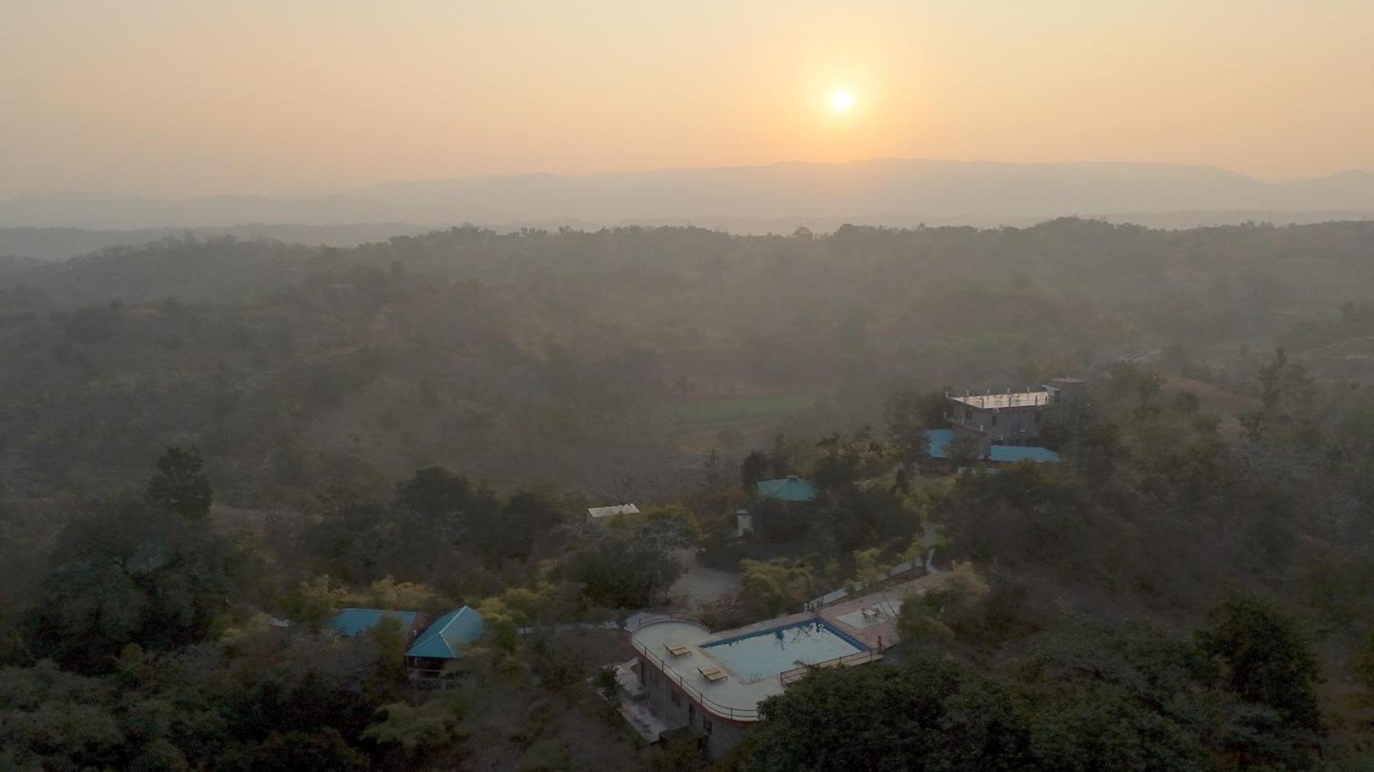 The Sky Imperial Jungle Camp Resort كمبالغره المظهر الخارجي الصورة